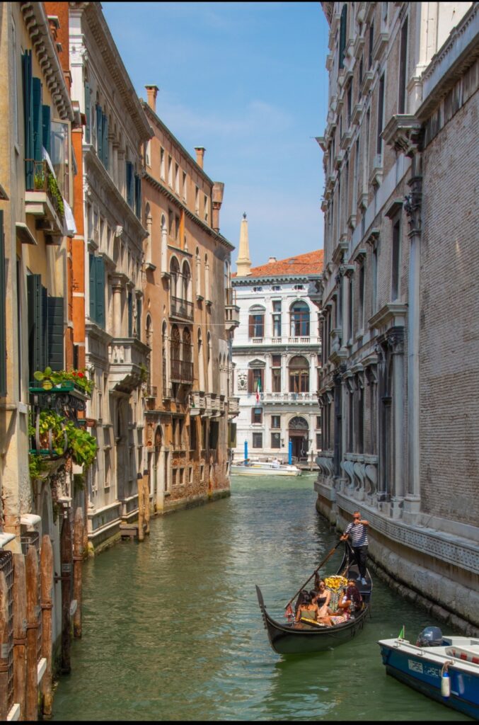 VENISE robe de mariee spectaculaire de Lauren Sanchez glamour APMP Latelier prive de la mariee par 1