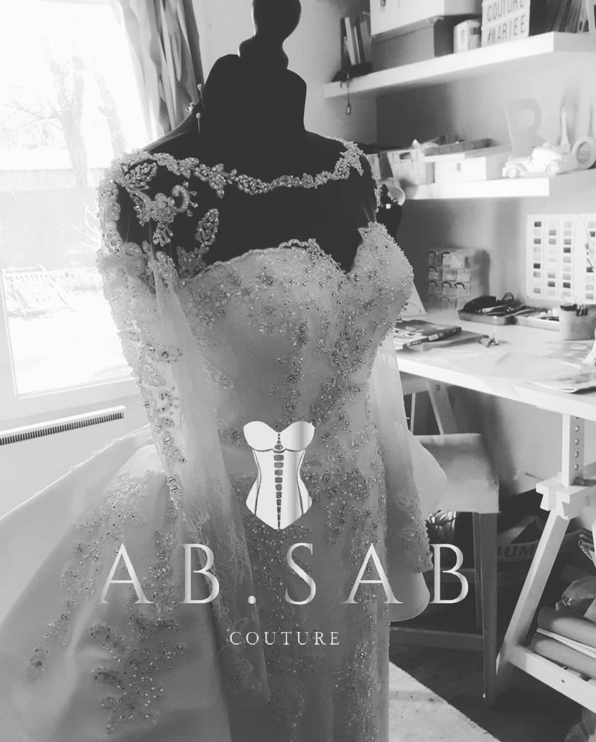 Silhouettes elegantes captees en noir et blanc